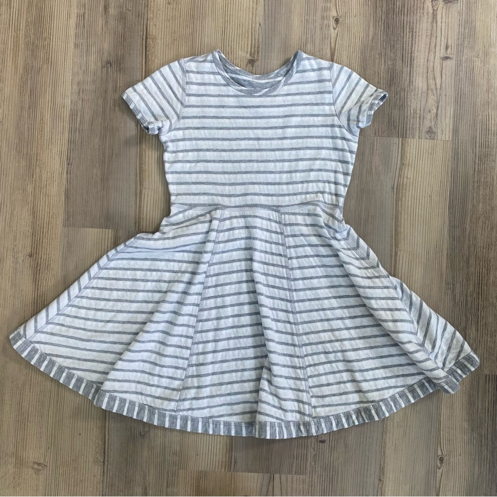 Hanna Andersson reversible skater dress white grey stripes size 120 or 6 comfy